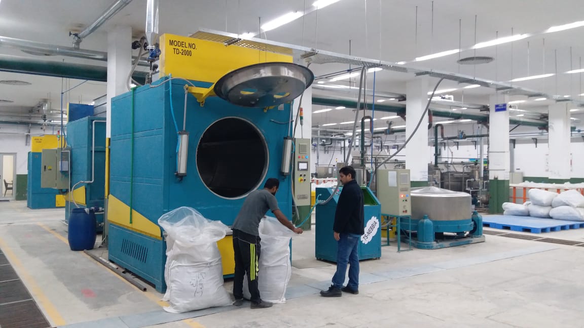 Washing and dyeing machines in the finishing area